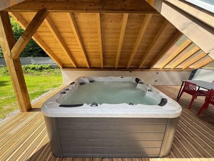 Chalet pour 4 personnes, avec jacuzzi ainsi que jardin et sauna à Gérardmer