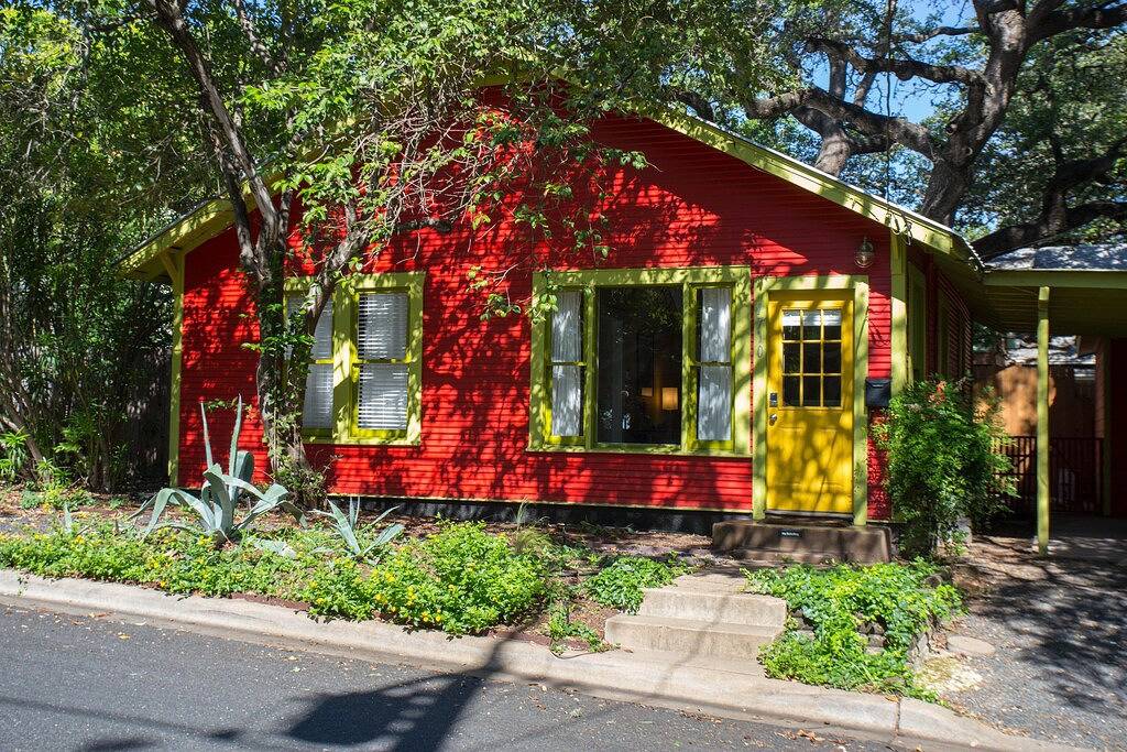 ★ Gehen Sie zu allem ★ Privater Bungalow ★ Hof ★ Ultraschnelles Wlan ★ Überdachte Parkplätze in Austin, Travis County