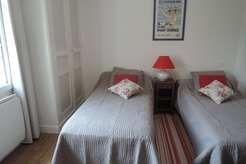 Maison Familiale 6 Pers. (+enf.-3ans) , 2*, Place Morny 50 m, jardin, terrasse, in Deauville, Région de Lisieux