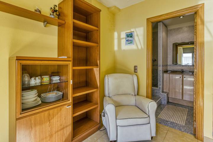Entire apartment, Apartment 'Estudio P' close to the Beach with Wi-Fi in Platja Cala Mar d'en Manassa (l'Escala), l'Escala