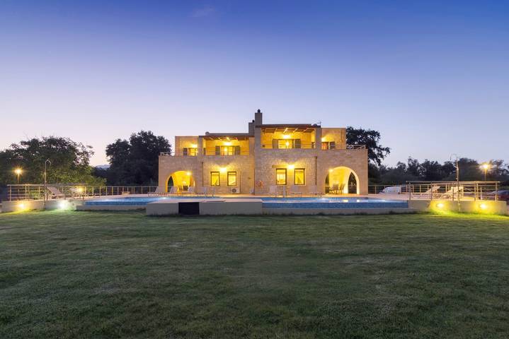 Villa für 14 Personen, mit Terrasse und Garten in Chania und Umgebung