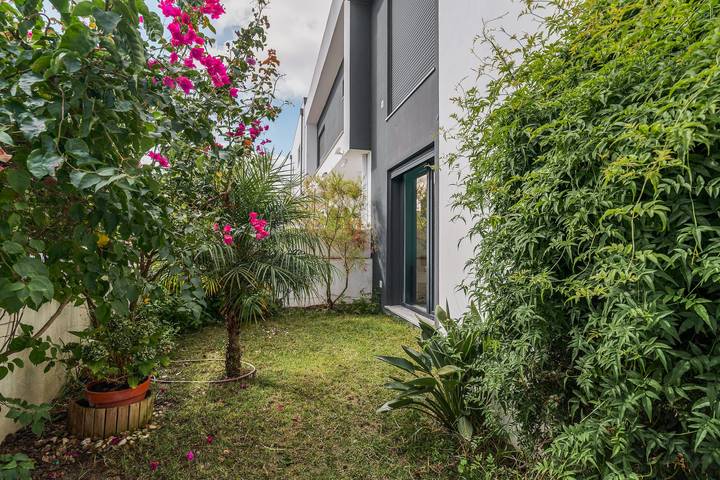 Private Suite Quarto do Papagaio – Terrace, Garden & Private Entrance in Palmela, Setúbal Peninsula