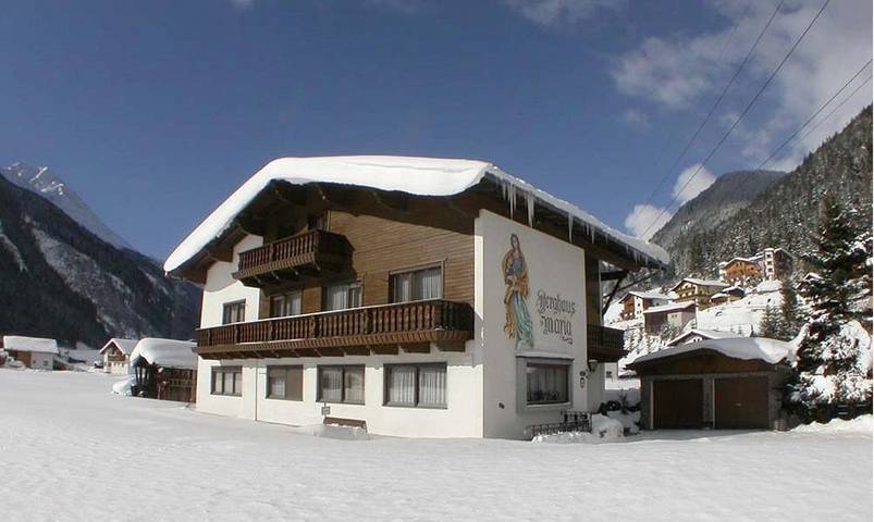 Chambre d’hôte pour 3 personnes, avec Balcon et Terrasse ainsi que Jardin et Vue à Pettneu am Arlberg