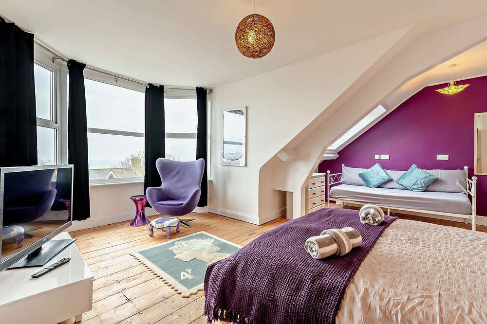 Dizzy Heights Spacious Swanage Townhouse & Views Sleeps 10 in Swanage, Dorset