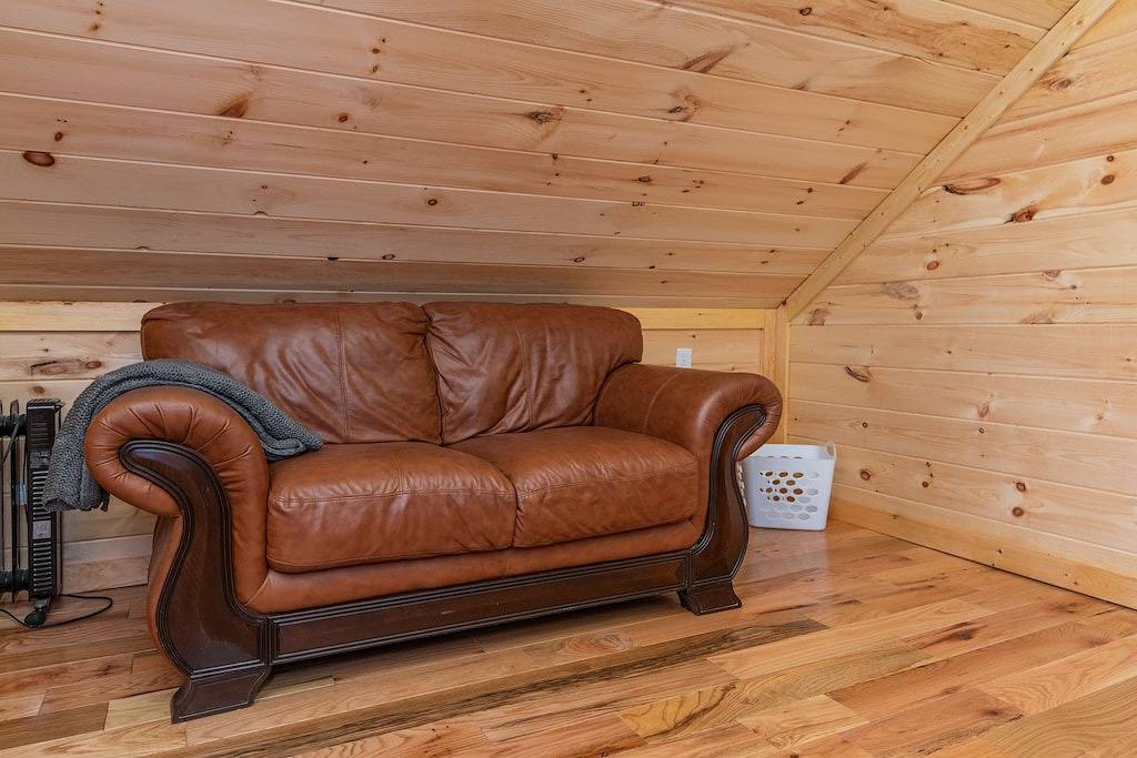 Pilot Point- Hot Tub, Pet Friendly, Firepit, Covered Deck in Daniel Boone National Forest