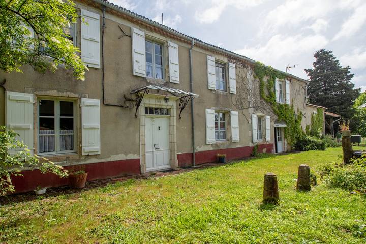 Gîte pour 8 personnes, avec piscine