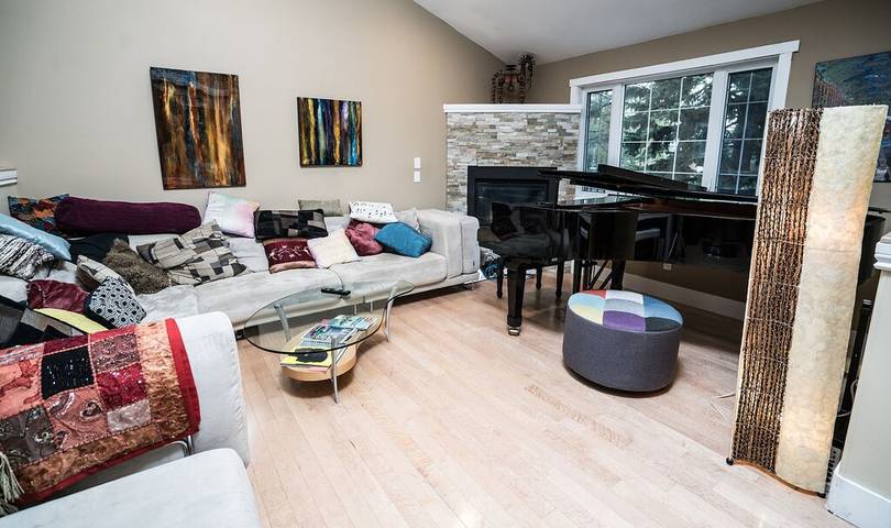 Holiday rental for 10 people, with hot tub and garden, with pets in Calgary