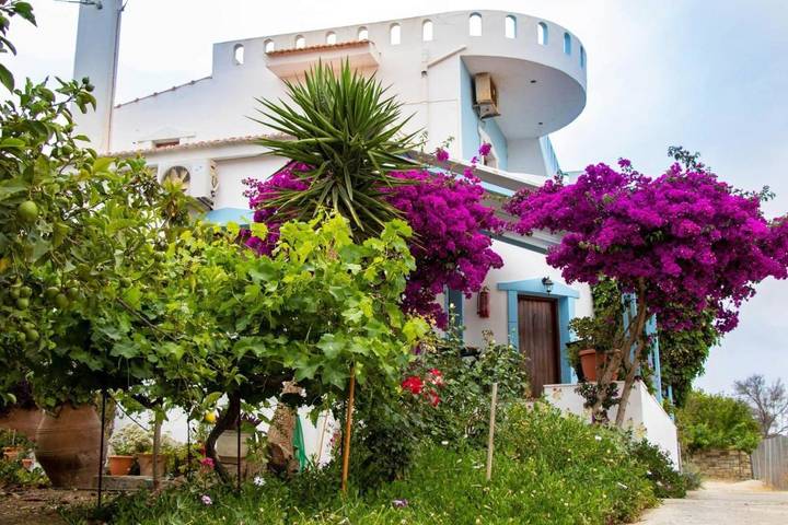Maison d’hôte pour 3 personnes, avec Balcon et Terrasse ainsi que Jardin et Vue