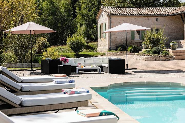 Location de vacances pour 12 personnes, avec Jacuzzi ainsi que Terrasse et Jardin à Monflanquin