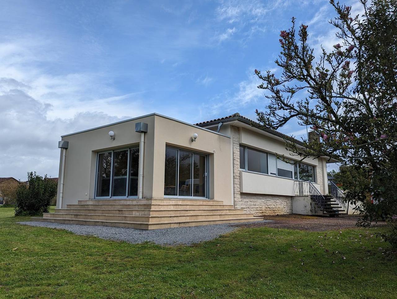Gîte voor 6 personen met terras in Agris, Charente