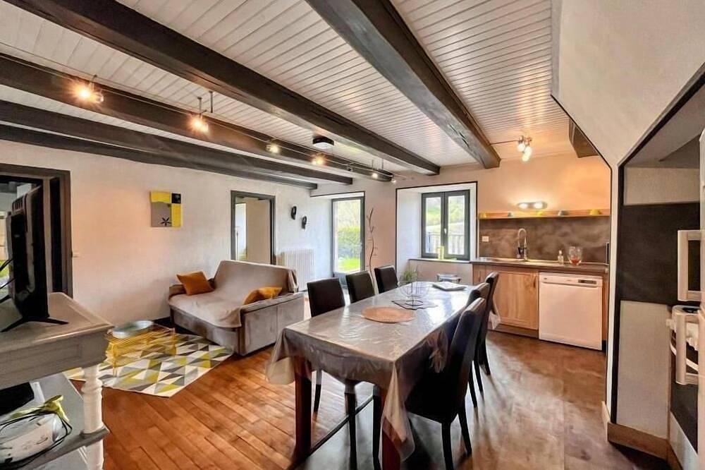 Auvergne farmhouse - Tauves in La Tour-d'Auvergne, Volcans d'Auvergne Regional Nature Park