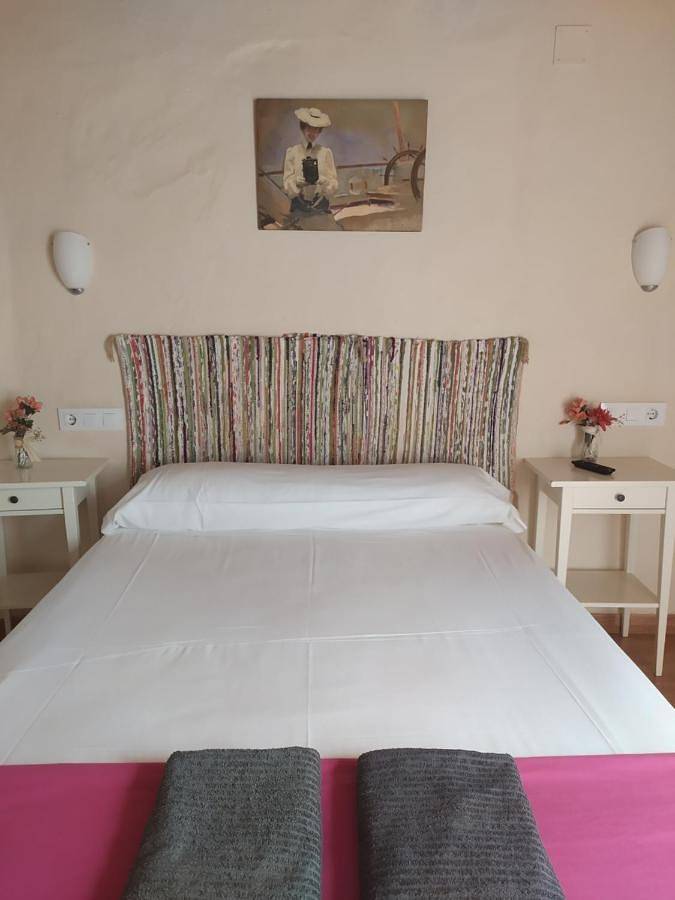 Basic Triple Room with Shared Bathroom in Casco Antiguo, Sevilla