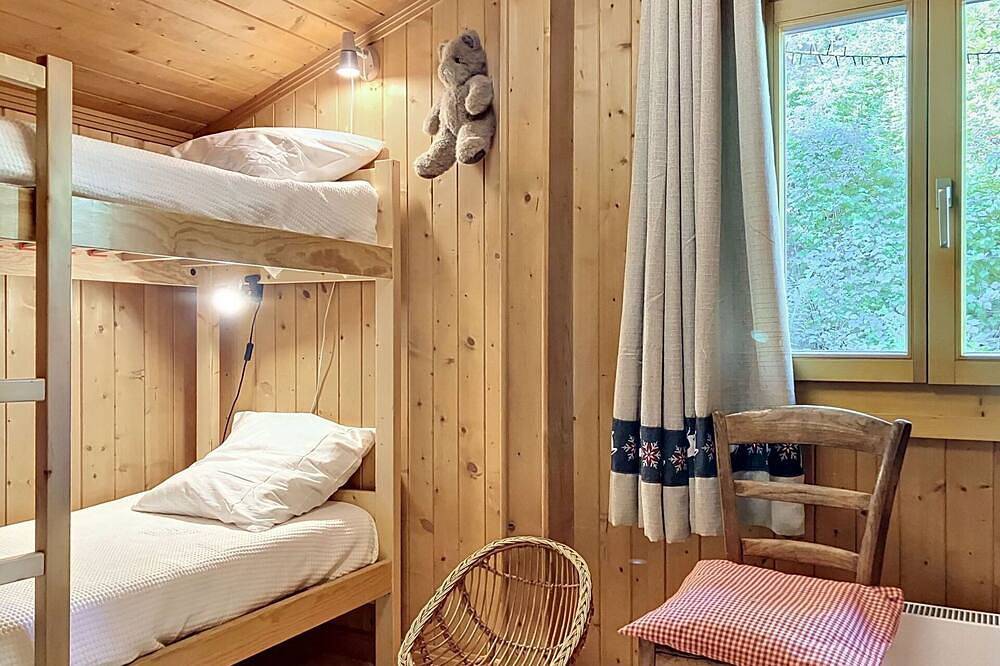 Belle maison de vacances privée pour 8 personnes avec Wifi, bain à remous, Tv et terrasse in Les Giettes, Monthey