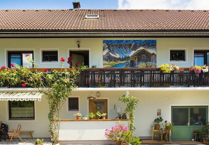 Ferienwohnung für 2 Personen, mit Balkon und Terrasse sowie Garten und Ausblick in Sankt Jakob im Rosental