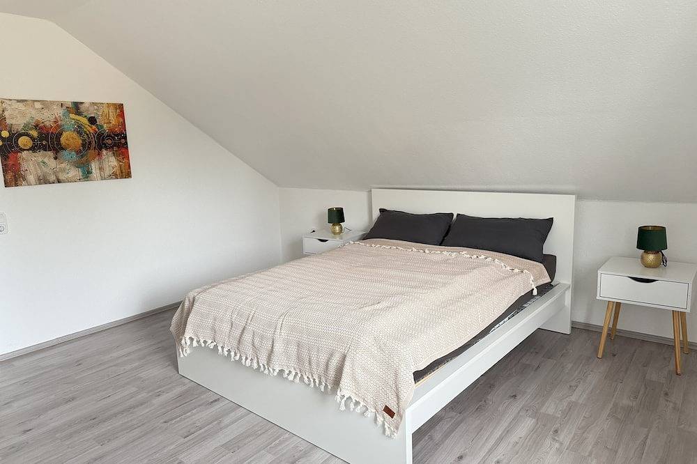 Entire apartment, Bright and charming top floor apartment in a top location in Bochum, Ruhr district