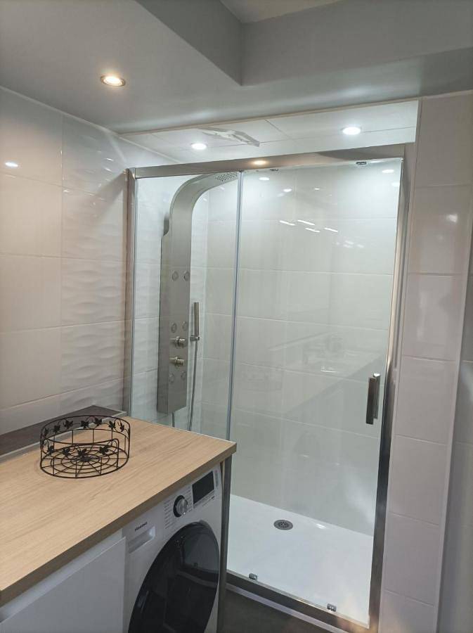 Appartement entier, A l'ombre du Lilas 3 chambres - terrasse - possibilité Spa privatif sur place - possibilité piscine située à 20 minutes in Épinal, Région d'Épinal
