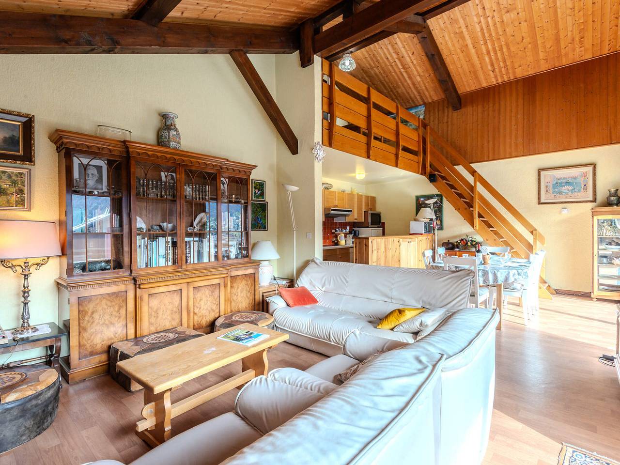 Ganze Wohnung, Komfortable Maisonette für 9 Personen, nah am Zentrum von Morzine, mit Balkon und Parkplatz in Morzine, Les Portes du Soleil