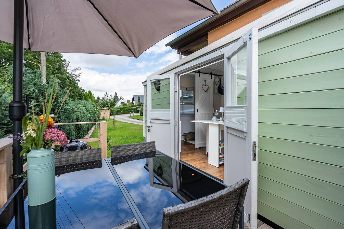 Tiny Home 'Amselnest' met uitzicht op het meer, privéterras en wifi, foto 14