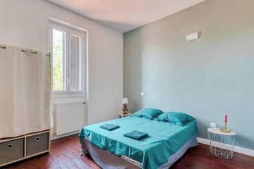 Maison De Vacances pour 8 Personnes dans Pont-Saint-Esprit, Région de Nîmes, Photo 1