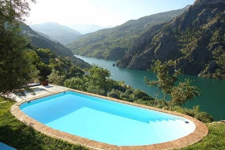 Cabaña para 7 personas, con terraza además de jacuzzi y jardín, Se admiten mascotas en Güejar Sierra