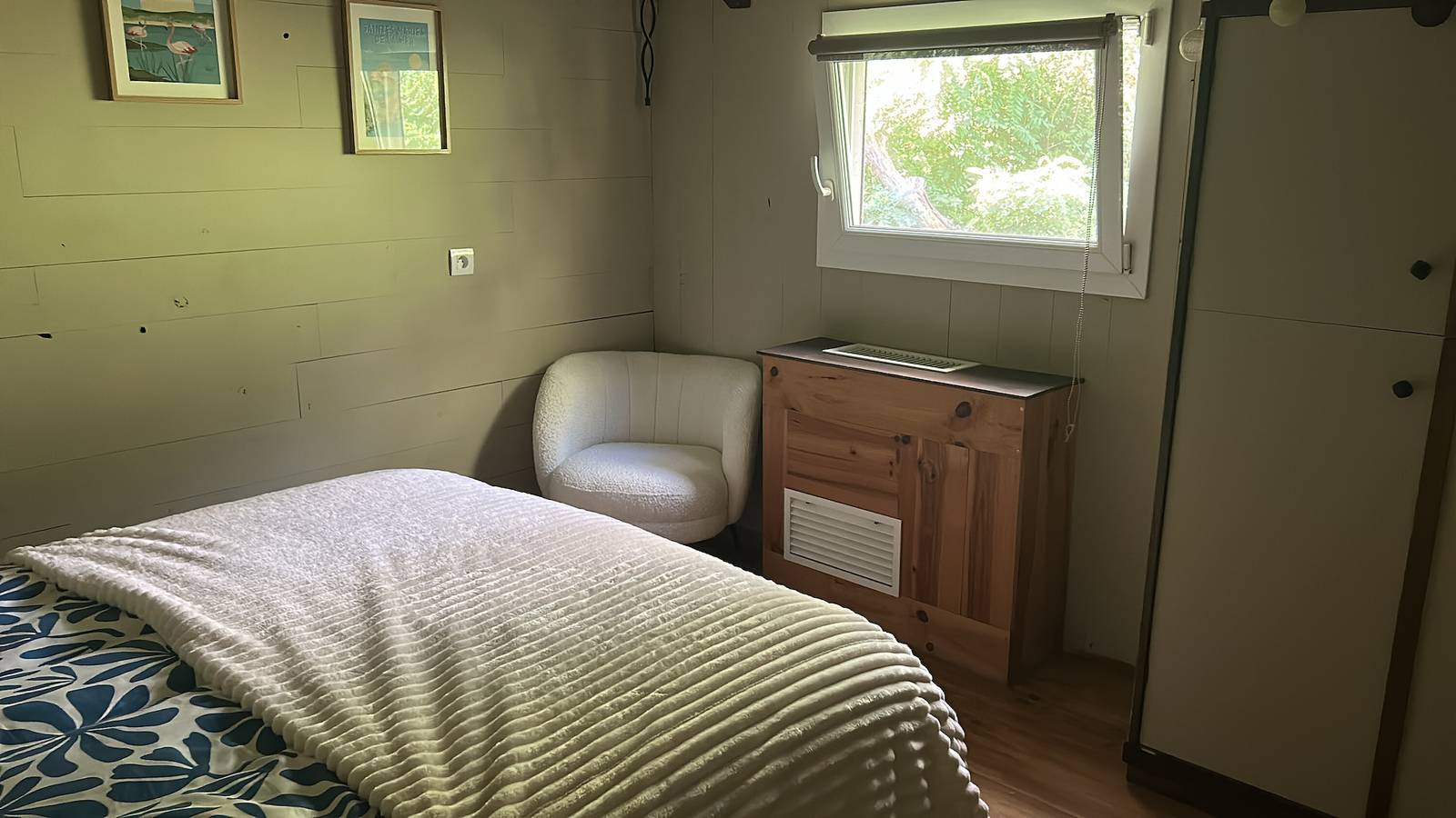 Guest Room with Lake View, Wi-Fi and Air Conditioning in Arles, Arles region