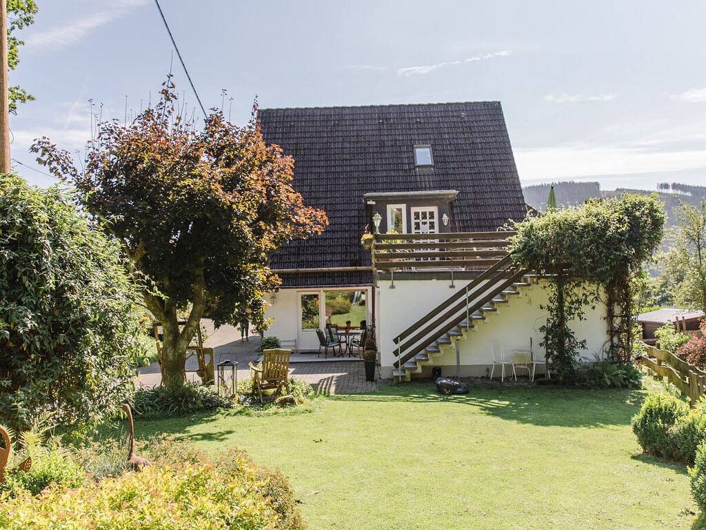 Op de zonnige helling Modern toevluchtsoord in Eslohe, Hochsauerlandkreis