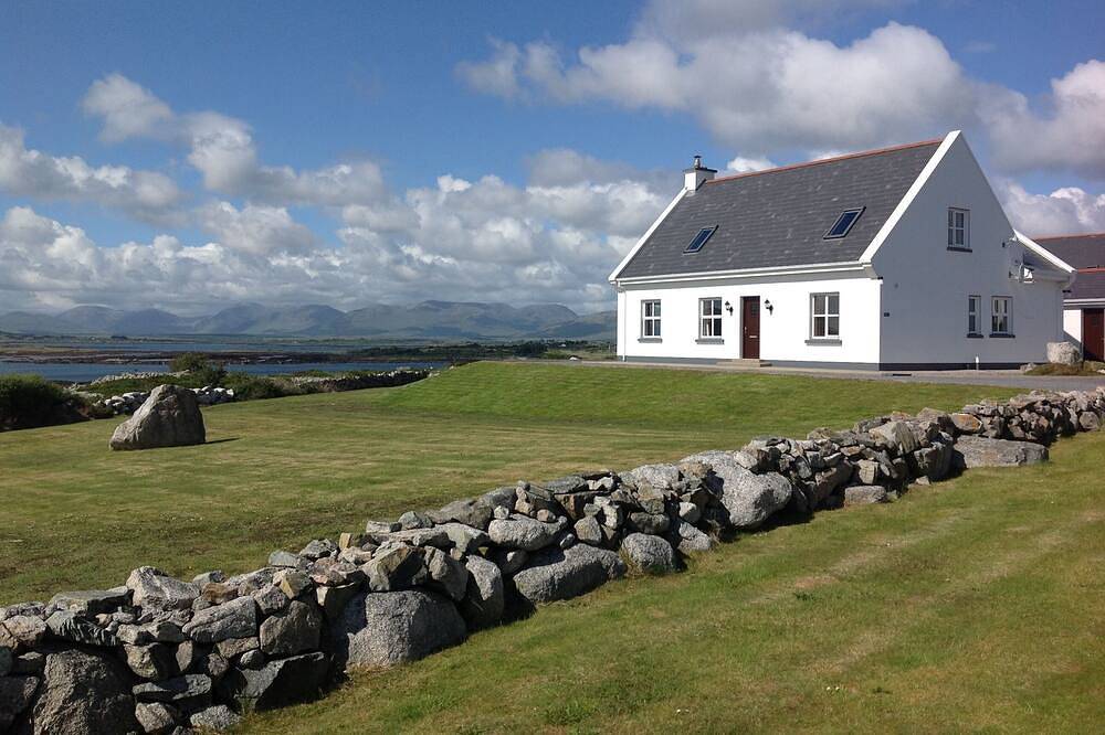 Luxus-Cottage mit Panoramablick auf das Meer und die Berge in Connemara