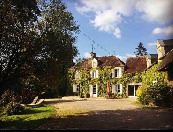 Gîte pour 8 personnes, avec Terrasse et Jardin ainsi que Piscine et Sauna dans Le Pin-au-Haras