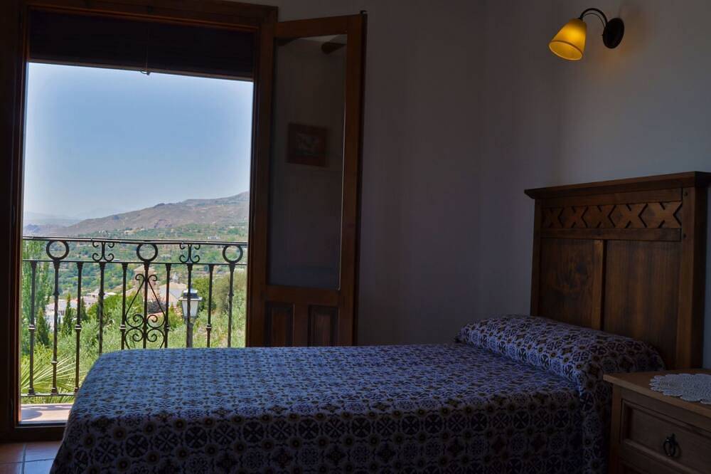 Gemütliches Haus in einer Anlage mit Garten und Schwimmbad. in Válor, Provincia de Granada