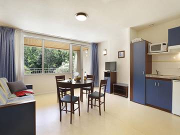 Appartement De Vacances pour 5 Personnes dans Vallon-Pont-d'Arc, Gorges de l’Ardèche, Photo 2