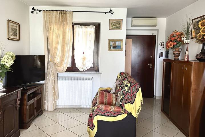 Entire apartment, P037- Porto Recanati, comfortable three-room apartment with air conditioning in Loreto, Ancona Province