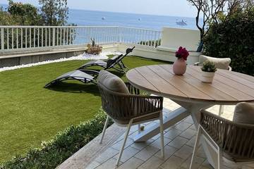 Gîte pour 4 personnes, avec jardin ainsi que terrasse et piscine dans Plage Du Golfe Bleu Roquebrune Cap Martin