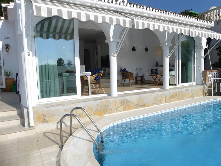 La Golondrina beach and pool in Urbanización Villa del Mar, Vélez-Málaga