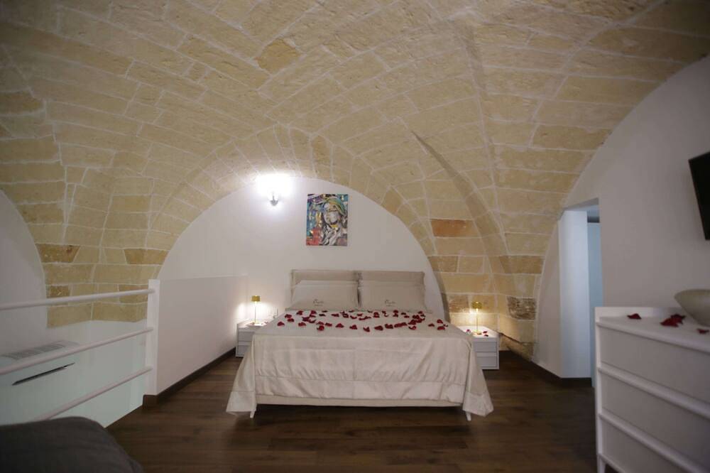 Suite di lusso con piscina riscaldata e idromassaggio in Squinzano, Lecce Province