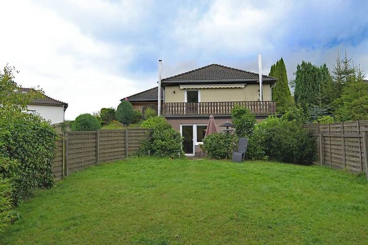 Ferienwohnung für 3 Personen, mit Garten und Terrasse sowie Pool, mit Haustier in Diemelsee