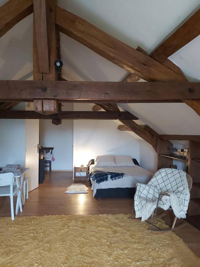 Chambre d’hôte pour 4 personnes, avec Balcon et Jacuzzi ainsi que Terrasse et Jardin
