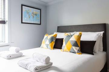 Log Cabin for 4 People in Brighton, Sussex, Photo 3