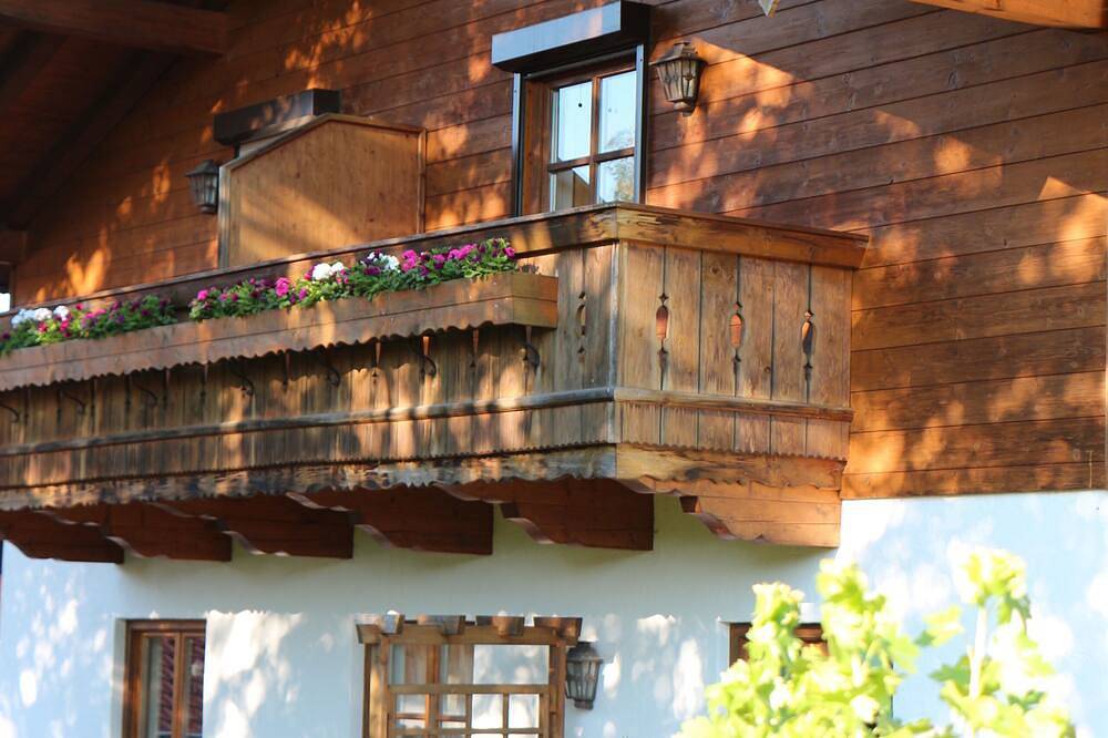 Ganze Wohnung, Landhaus Nessi - Ferienwohnung mit Entschleunigung am Tor zum Tegernsee in Waakirchen, Bayerische Alpen