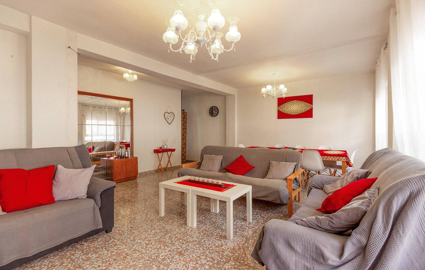Apartamento vacacional entero, Apartamento Planta Alta con Terraza, a 2,5km de Calas del Este in Santa Pola, Costa Blanca