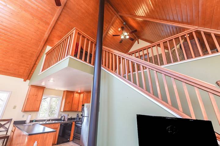 Casa rural para 6 personas, con jardín además de terraza y jacuzzi en California
