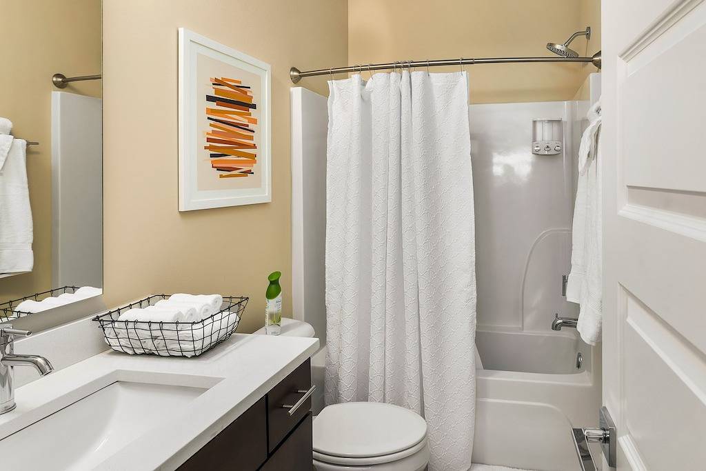 Family Ready Fully Equipped House 3 Bedrooms and 2.5 Baths in Baton Rouge, East Baton Rouge Parish