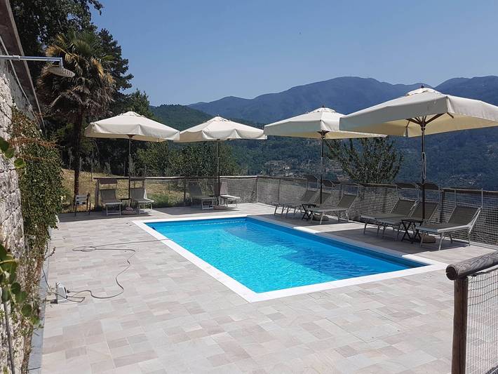 Agriturismo per 5 persone, con terrazza e piscina, adatto a famiglie con bambini in Pelago
