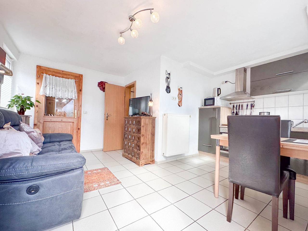 Ganze Wohnung, Erdgeschosswohnung mit Luxusbett und Terrasse
 in Meisburg, Vulkaneifel