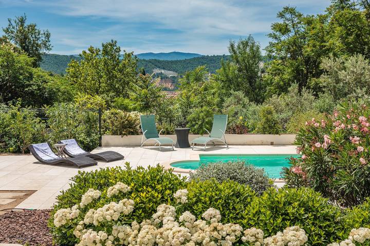 A Little Paradise – Your Guest Room in a Local Home in Rustrel, Parc naturel régional du Luberon