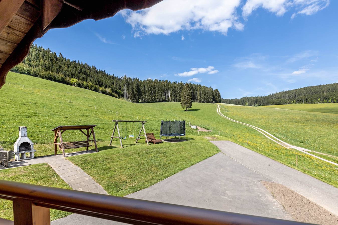 Ganze Wohnung, Ferienwohnung Dachgeschoss" mit Bergblick, Gemeinschaftsgarten und Wi-Fi in Schollach (Eisenbach), Eisenbach