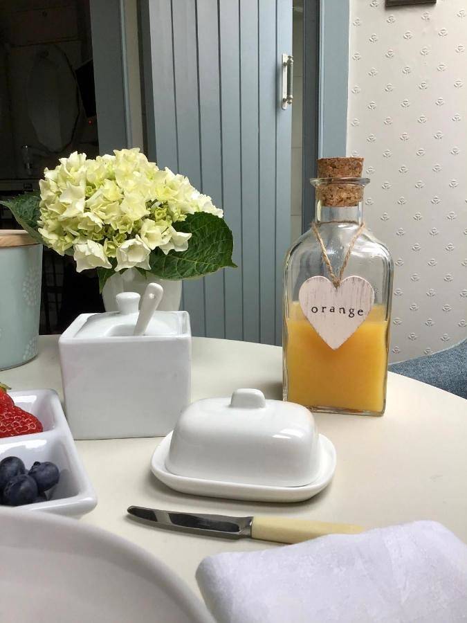 B&b for 2 people, with view and terrace, child-friendly in Harrogate