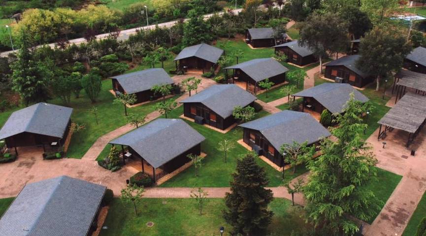 Camping para 8 personas, con piscina además de vistas y jardín, Familias con niños en Castilla y León