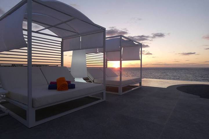 Luxurious 8 Bedroom Villa with indoor pool & sauna in Marsaskala, Malta