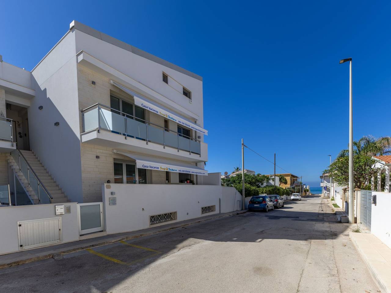 Ganze Wohnung, Charmantes Zimmer im Dachgeschoss mit Terrasse mit Meerblick. in Punta Secca, Santa Croce Camerina
