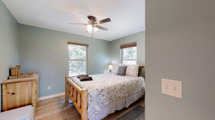 Log Cabin for 8 Guests in Wears Valley, Sevier County, Picture 2